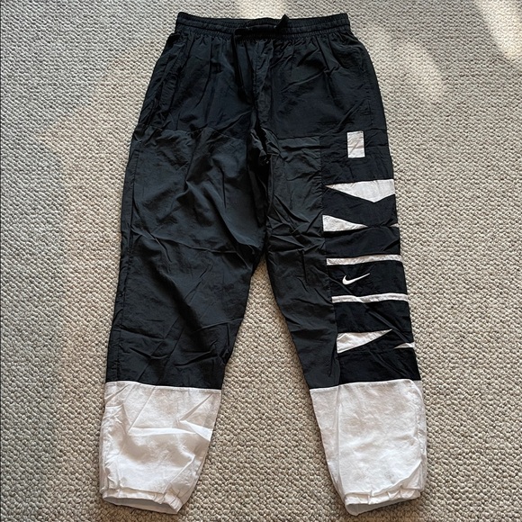 Mens’ Nike Wind Joggers/Pants - Picture 1 of 3